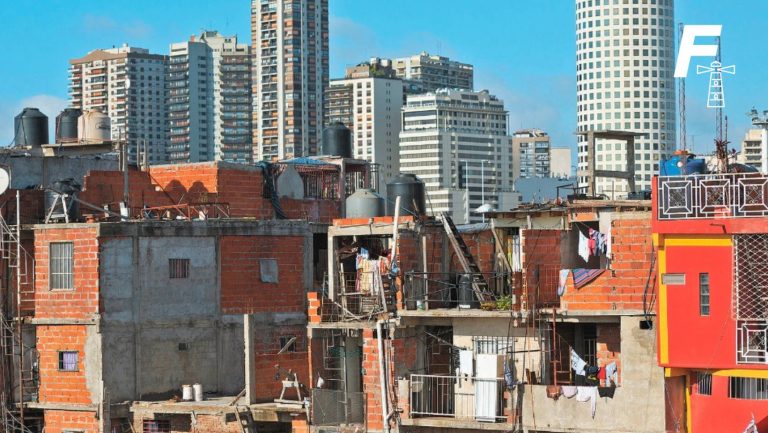 Lee más sobre el artículo Estudio cifra en un 57,4% la pobreza en Argentina: la más alta en 20 años