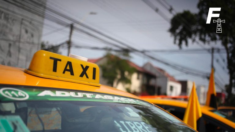 Lee más sobre el artículo Estafas de taxistas y terrorismo: las alertas de Reino Unido para los turistas que vengan a Chile