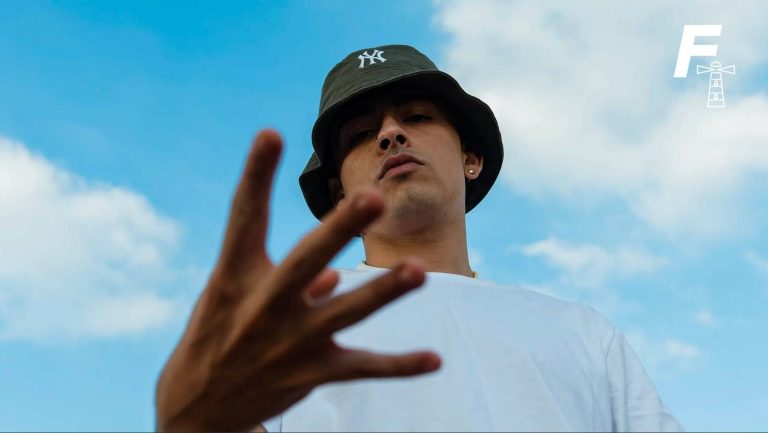 Lee más sobre el artículo ¿Quién es Trueno? El argentino que reemplazará a Peso Pluma en el Festival de Viña del Mar