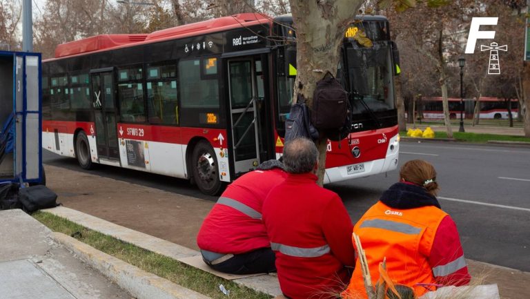 Lee más sobre el artículo Choferes RED llegan a acuerdo con el Gobierno y bajan el paro para este súper lunes