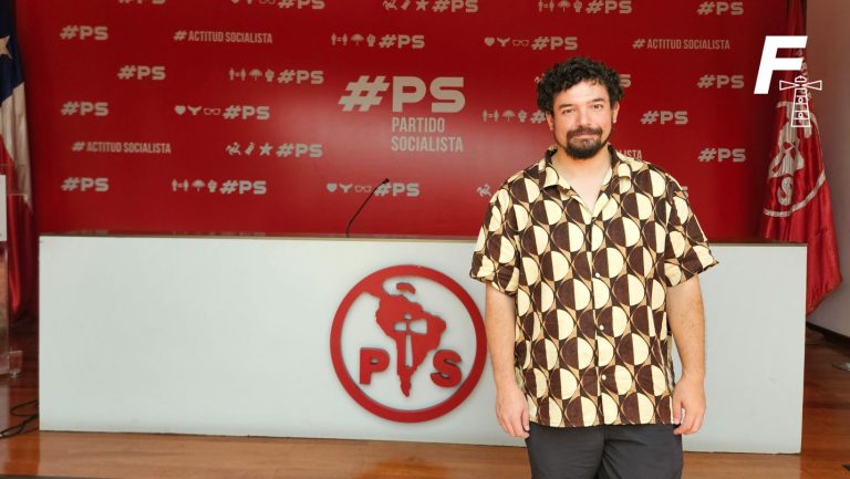 Lee más sobre el artículo Allan Álvarez, presidente de la JS: “Es mejor que Fidel Espinoza siga siendo senador del Partido Socialista a que se convierta en una nueva Ximena Rincón”