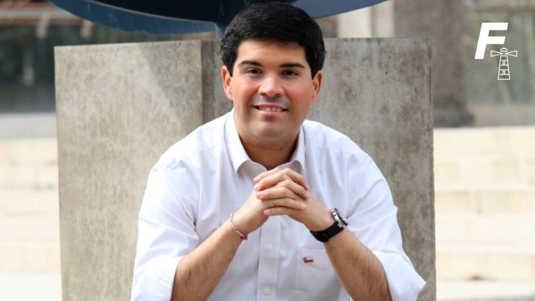 Lee más sobre el artículo Julio Isamit, exministro de Bienes Nacionales: “El Presidente Boric nos mintió en la cara cuando dijo que se iba a condonar el CAE”