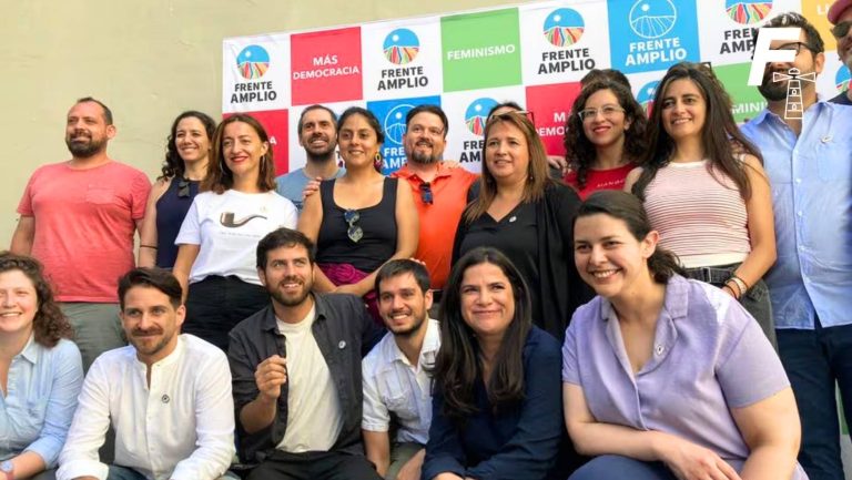 Lee más sobre el artículo Participaron poco más de 10 mil militantes: CS y RD aprueban la unificación del Frente Amplio