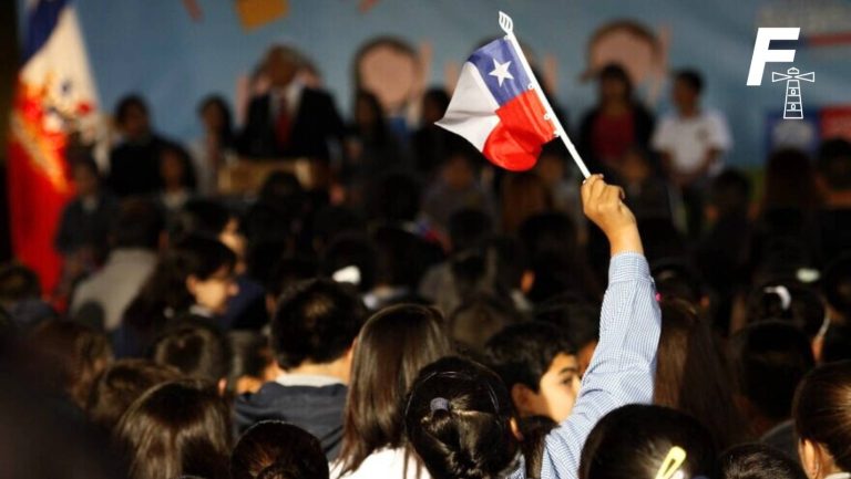 Lee más sobre el artículo Despachado al Senado: Diputados aprueban proyecto que obliga a entonar el himno nacional en colegios