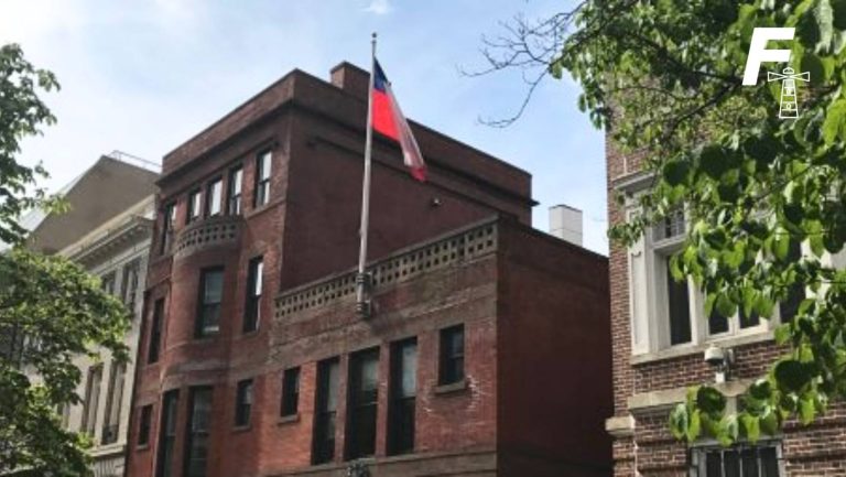 Lee más sobre el artículo Denuncian que excontadora de la Embajada de Chile en EE.UU se adueño de $6,8 millones para “beneficio personal”