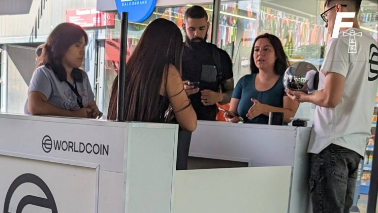 Lee más sobre el artículo Presentan recurso de protección en contra de Worldcoin, la compañía que escanea iris a cambio de criptomonedas