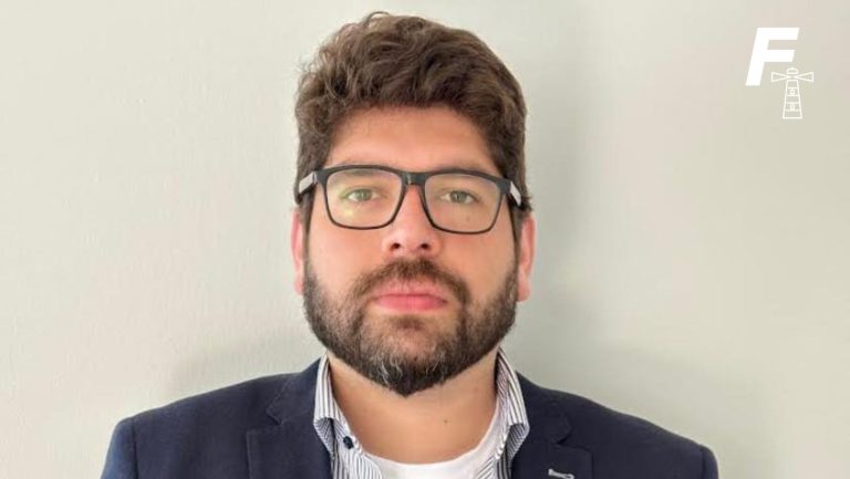 Lee más sobre el artículo Duró menos de una semana: Seremi de Ciencias de Valparaíso es removido por deuda de pensión de alimentos 