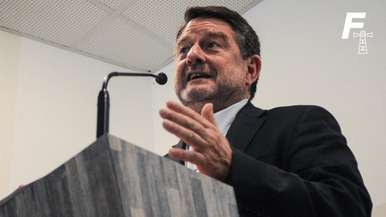 Lee más sobre el artículo Luego de proponer “Barrio Rojo”: Orrego emite ordenanza para erradicar prostitución en Santiago