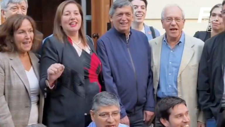 Lee más sobre el artículo ¿Cómo afecta el nuevo acuerdo entre el oficialismo y la DC el panorama electoral municipal en Chile? 