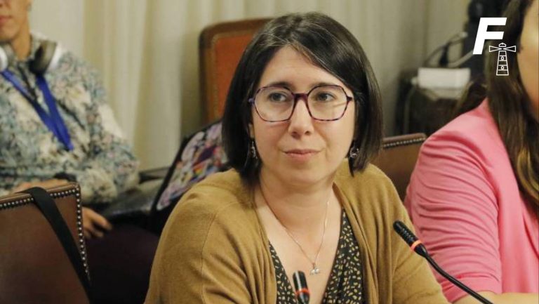Lee más sobre el artículo Las razones de la diputada Tello para irse del PC y sumarse a la bancada del Frente Amplio