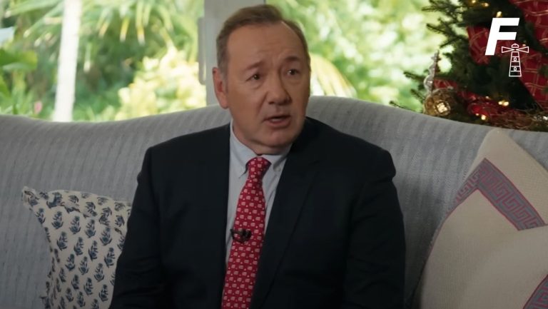Lee más sobre el artículo Nuevas acusaciones contra Kevin Spacey: revelaciones en un documental incluyen testimonios de 10 hombres 