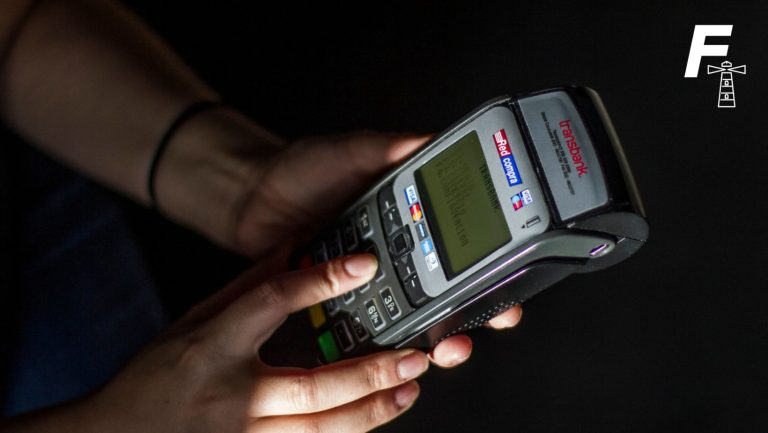 Lee más sobre el artículo ¿Por qué Transbank sufrió una caída del 95% en sus ganancias? La empresa explica los motivos