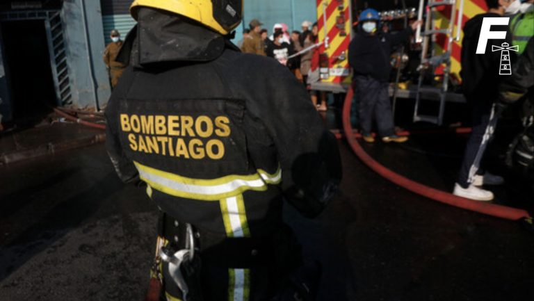 Lee más sobre el artículo Cobró la vida de su hijo de 6 años: ¿qué se sabe del incendio que afectó a Mariana Derderián y que tiene al periodista Francisco Aravena en estado de gravedad?