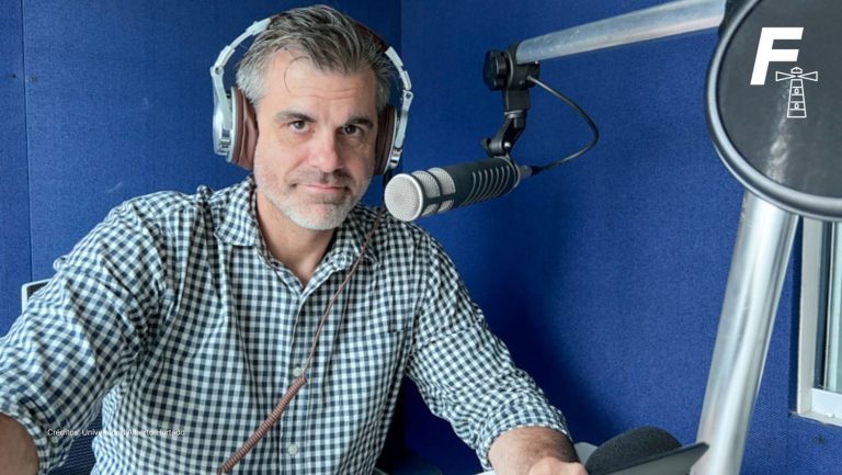 Lee más sobre el artículo ¿Quién es Francisco Aravena?: el periodista que se encuentra grave tras el incendio en Vitacura