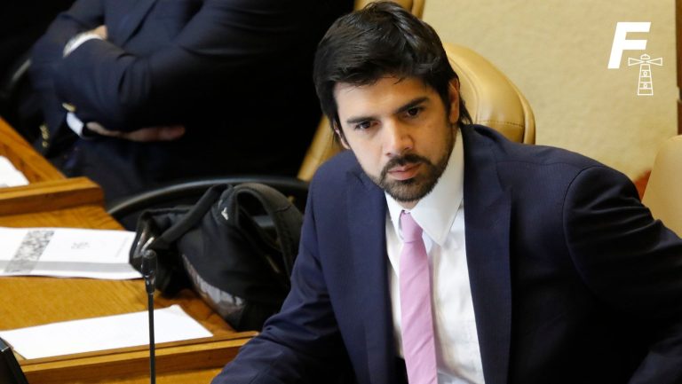 Lee más sobre el artículo Joaquín Lavín denuncia robo de su computador personal en servicentro de Peñaflor