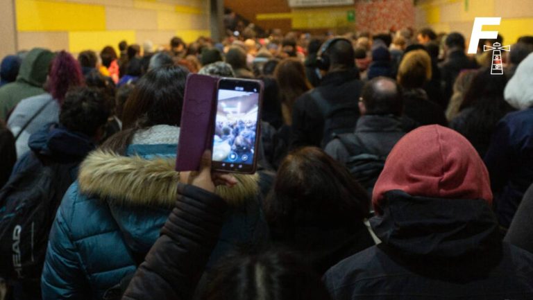 Lee más sobre el artículo Cierre de estaciones en Metro de Santiago: ¿Qué se sabe de los problemas en Línea 1 y Línea 2?