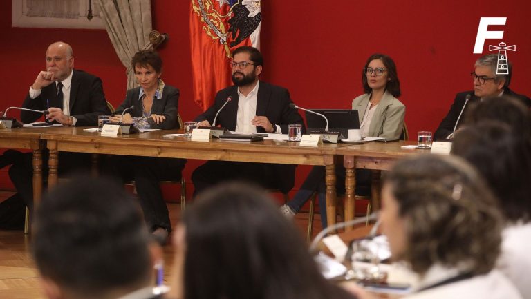 Lee más sobre el artículo Boric despliega a su gabinete en terreno: Ministros deberán visitar regiones semanalmente antes de la Cuenta Pública