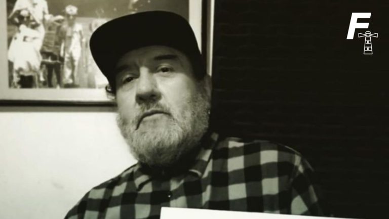 Lee más sobre el artículo ¿Quién fue Claudio “Pájaro” Araya?: El icónico músico chileno, reconocido por su participación en Chico Trujillo y Bloque Depresivo, que falleció a los 66 años