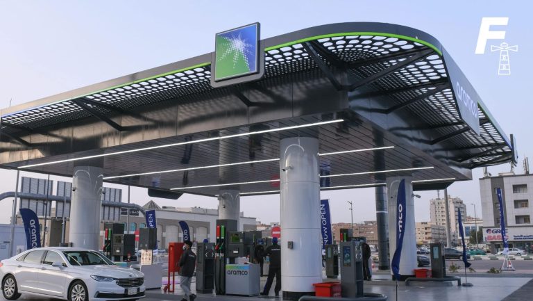 Lee más sobre el artículo ¿Qué es Aramco? la empresa saudí que inauguró su primera estación de servicio en Chile y anunció 300 más para los próximos dos años