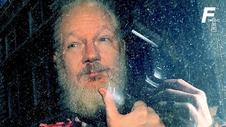 Lee más sobre el artículo Justicia británica autoriza nuevo recurso de Julian Assange contra extradición a Estados Unidos por cargos de espionaje
