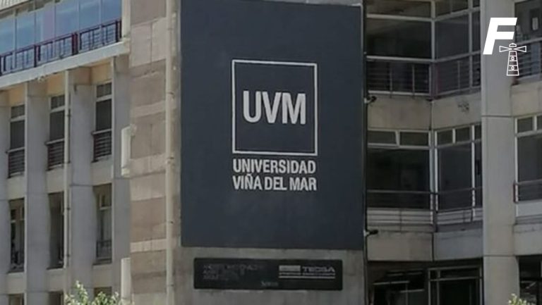 Lee más sobre el artículo Protestas en la Universidad de Viña del Mar: acusan que alumna se lanzó del tercer piso por bullying