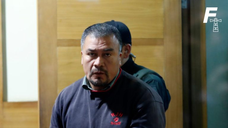 Lee más sobre el artículo Revelan chats inéditos de Héctor Llaitul con periodistas y familiares: las pruebas que fueron clave para su condena a 23 años de cárcel