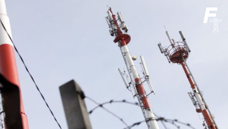 Lee más sobre el artículo Ataque incendiario en Temuco: PDI confirma destrucción total de una antena telefónica y daños en otras dos