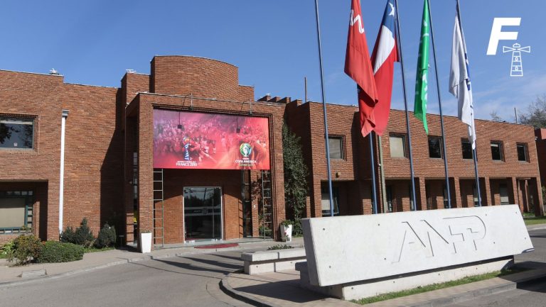 Lee más sobre el artículo ANFP en crisis: Despidos masivos afectan a empleados clave relacionados al fútbol chileno