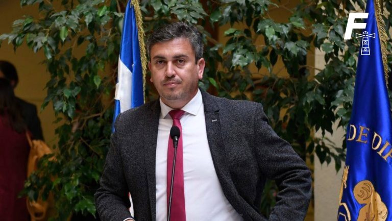 Lee más sobre el artículo Por “Caso Manicure”: CDE presenta querella criminal en contra del diputado Mauricio Ojeda