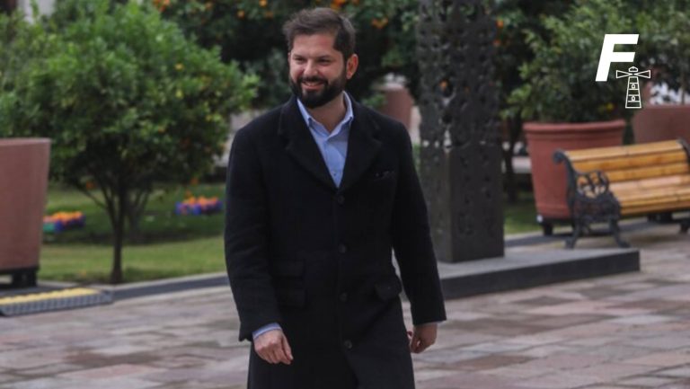 Lee más sobre el artículo Presidente Boric inicia gira por la Región de Magallanes tras discusión por paneles solares argentinos
