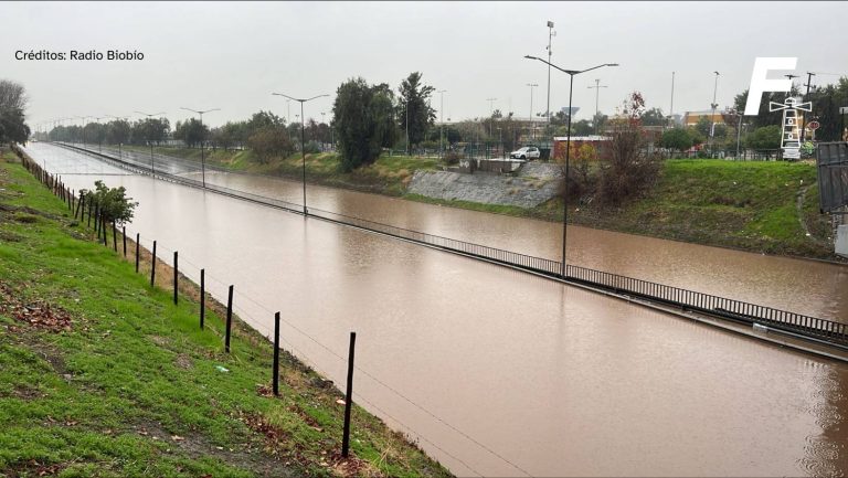 Lee más sobre el artículo Paso bajo nivel inundado provoca el corte total de la Ruta 68 a la altura de Pudahuel