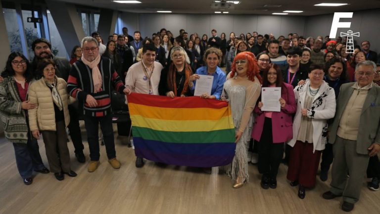Lee más sobre el artículo En el marco del Día del Orgullo: Senama y  Fundación Chile Diverso firman convenio de colaboración