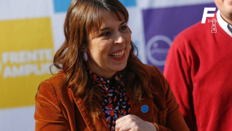 Lee más sobre el artículo ¿Quién es Constanza Martínez?: la primera presidenta del Frente Amplio