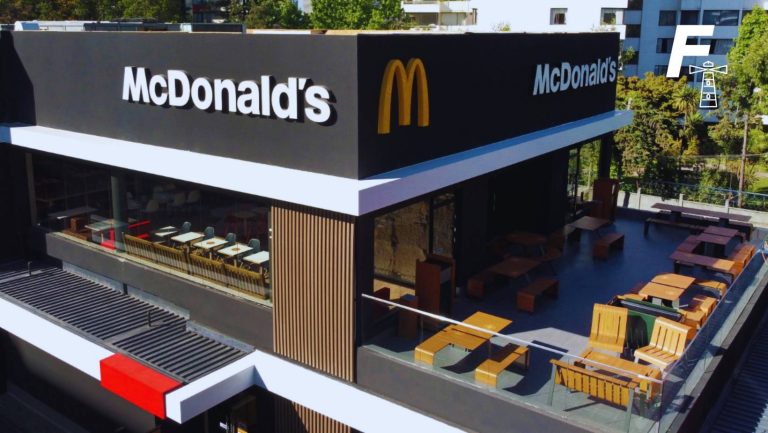 Lee más sobre el artículo Por revelar secretos comerciales: McDonald’s presenta una querella contra exjefa de tienda en Chillán