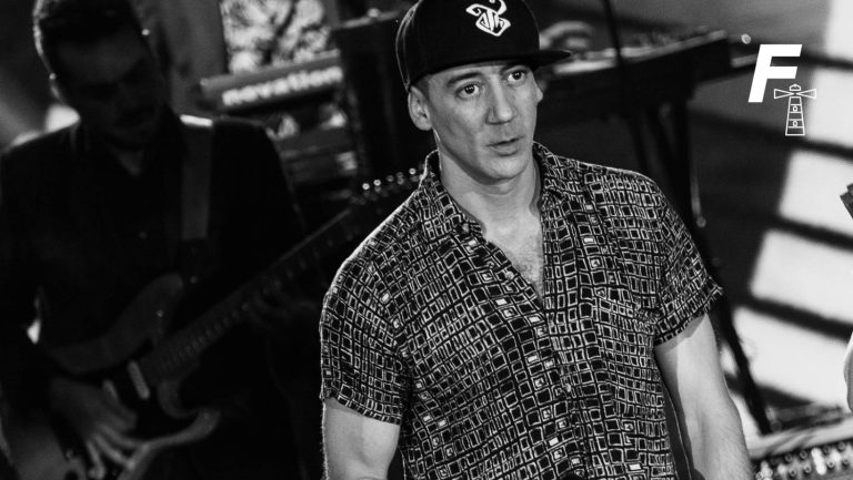 Lee más sobre el artículo El nuevo tema que rodea a Camilo Castaldi: una mujer denunció por amenazas de muerte al músico  chileno