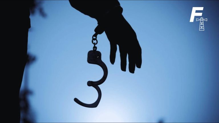 Lee más sobre el artículo Supuesto beneficiario firmó por 4 años: revelan caso de suplantación de identidad en proceso de libertad condicional