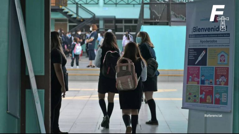 Lee más sobre el artículo Le habrían negado usar el baño de mujeres: Movilh denuncia a colegio de La Calera por discriminación contra niña trans
