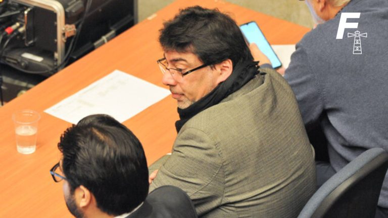 Lee más sobre el artículo Nuevo golpe para Jadue: tribunal impone medida cautelar contra sus bienes