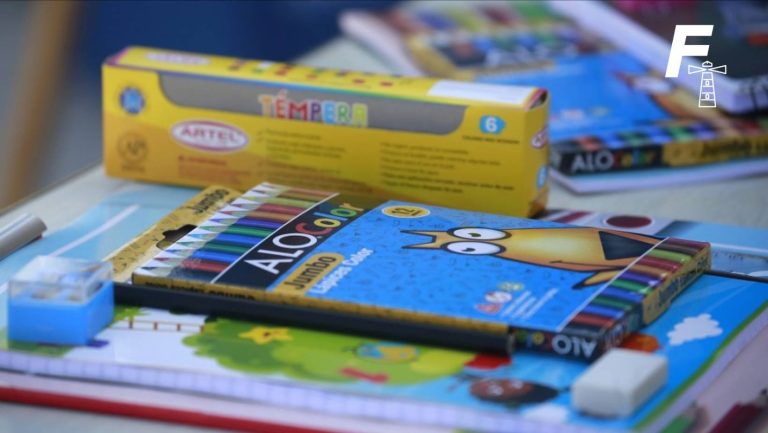 Lee más sobre el artículo Artel arremete contra Junaeb: la empresa denuncia irregularidades en licitación para entregar útiles escolares