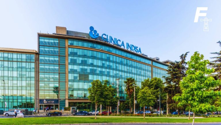 Lee más sobre el artículo Clínica Indisa es condenada a pagar una indemnización de más de $1.400 millones por negligencia médica: el hijo nació con discapacidad