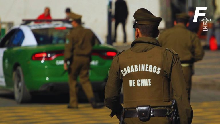 Lee más sobre el artículo Por golpear a comerciantes ambulantes: carabinero quedó con arresto domiciliario y prohibición de acercarse a las víctimas