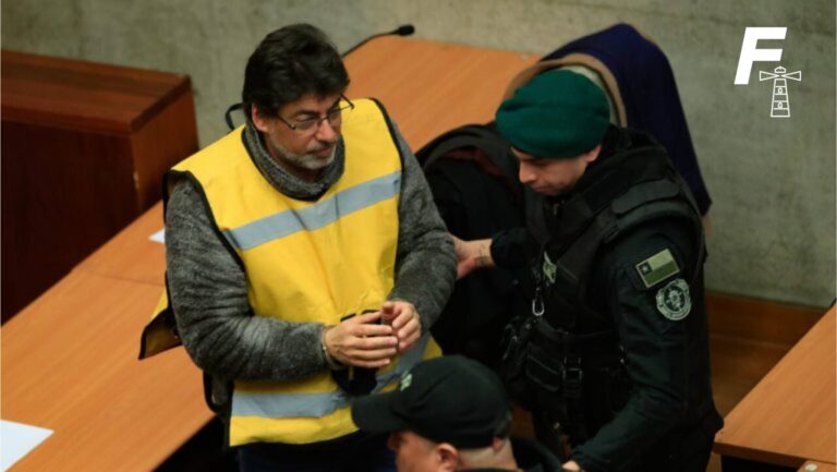 Lee más sobre el artículo Revocan prisión preventiva para Daniel Jadue luego de 91 días: juzgado reemplazó la medida por arresto domiciliario