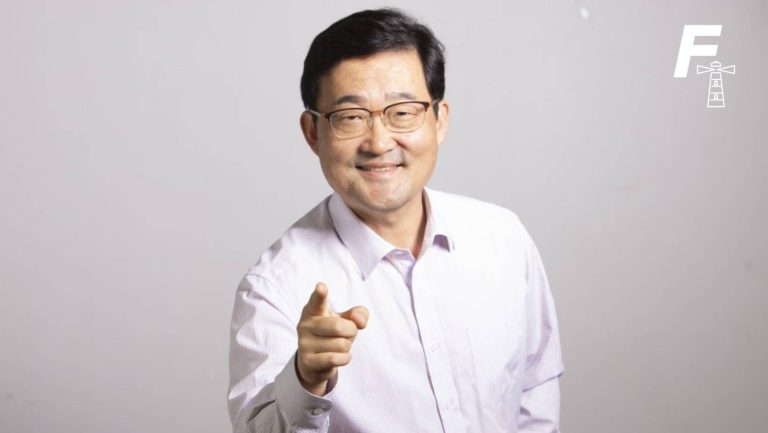 Lee más sobre el artículo Hyun Lee, candidato a concejal por Recoleta: “Tengo bastante apoyo de la comunidad coreana”