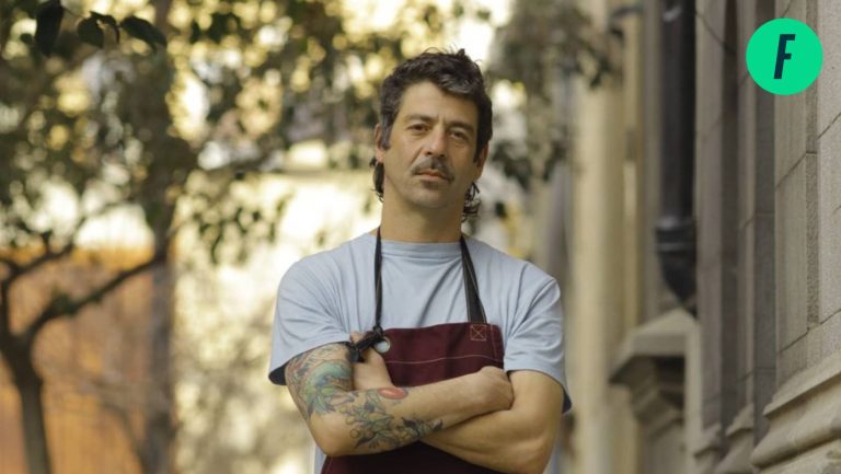 Lee más sobre el artículo Fernando Lasalvia, ex notero CQC, cineasta, músico y chef: “Una pregunta que le haría a Boric es ¿qué se siente ser lo que siempre criticaste?”