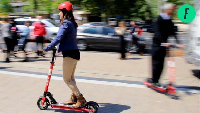 Lee más sobre el artículo Baja fiscalización y miedo entre los peatones: la compleja relación entre los scooters eléctricos y la convivencia vial 