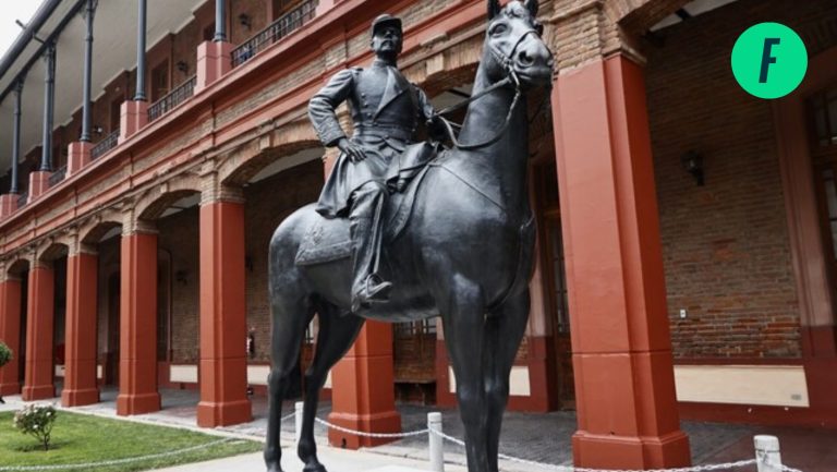 Lee más sobre el artículo ¿Qué se hace con la estatua del General Baquedano? Defensa trabaja junto a Cultura en plan para definir su futuro