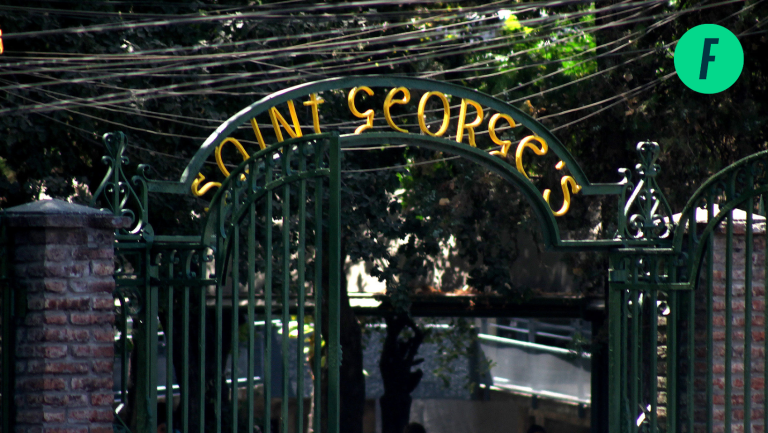 Lee más sobre el artículo Corte Suprema anula expulsión de estudiantes del Saint George’s que crearon imágenes de compañeras desnudas con IA