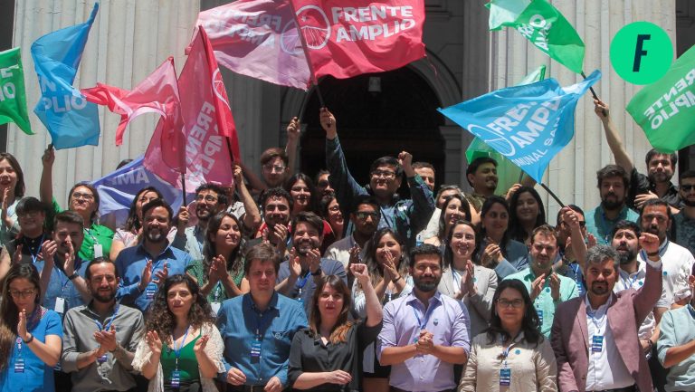 Lee más sobre el artículo Servel congela dinero del Frente Amplio tras rechazar gastos de 2023 que incluyen celebración de “18 chico”