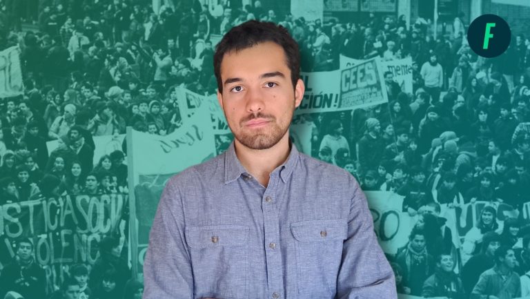 Lee más sobre el artículo Cristóbal Karle, autor de “Historia de la FEUC”: “El movimiento estudiantil chileno atraviesa hoy su peor crisis en 120 años de historia”