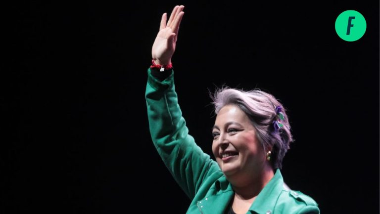 Lee más sobre el artículo Jeannette Jara (PC) se impone en las primarias y es la carta presidencial del oficialismo